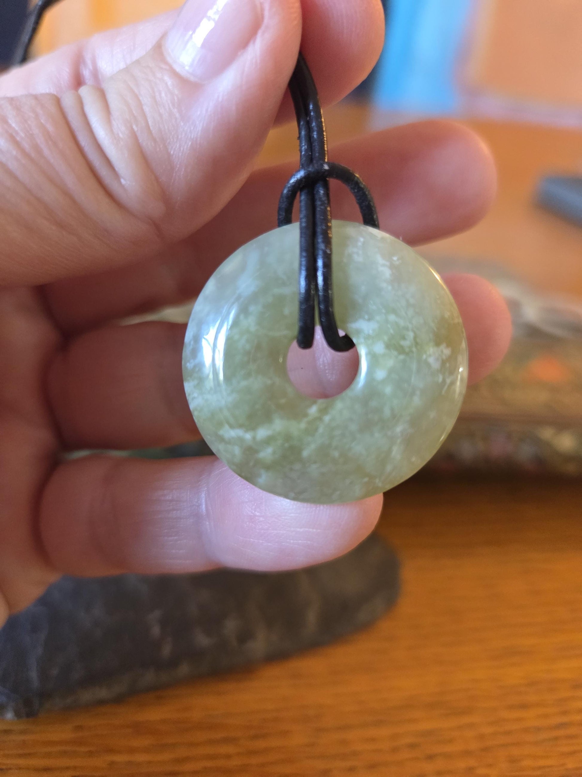 Echte Jade Burma Jade China Jade, Anhänger, Donut, 30 x 5 mm, an verstellbarem Lederband