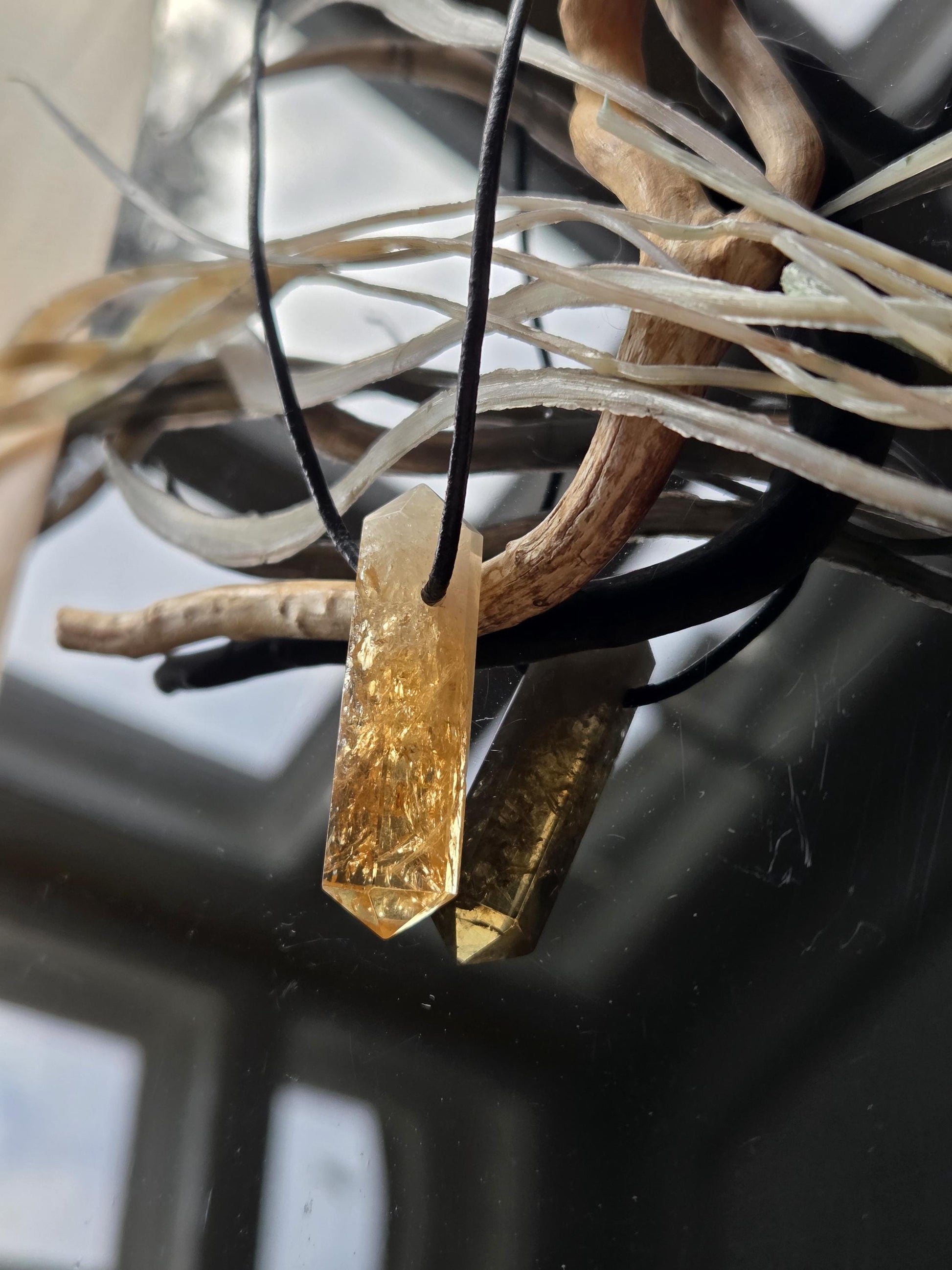 Citrin Kristall Spitze, Doppelender, golden healer, Anhänger, 40 x 11 x 12 mm, gebohrt, an verstellbarem Lederband