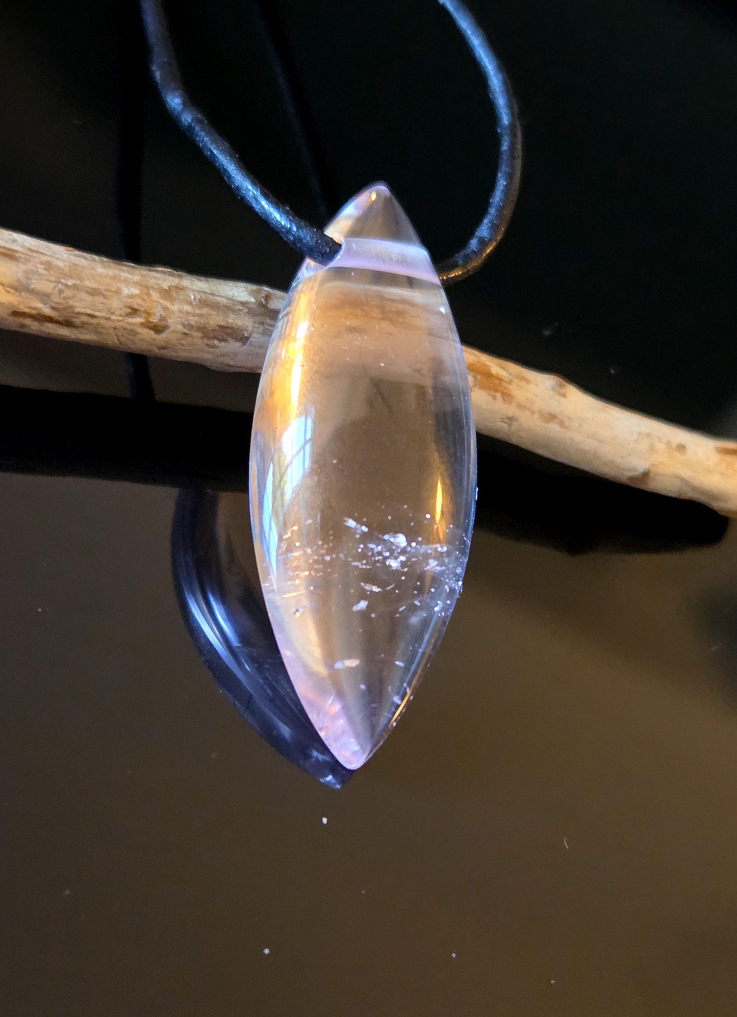 Morganit rosa Beryll Anhänger Navetteförmig, 33 x 15 x 8 mm, gebohrt, an verstellbarem Lederband