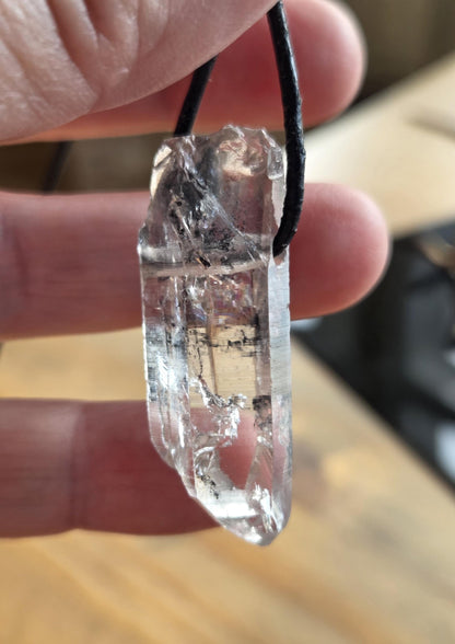 Magischer Lemurian Quarz Kristall Doppelender, Lemuria mit Yin Code, Kristallspitze Anhänger, gebohrt, mit tollem Innenleben Inclusen