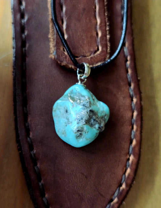 Echter hochwertiger Türkis Anhänger, an 925er Silber Sterling Silber Öse, an verstellbarem Lederband