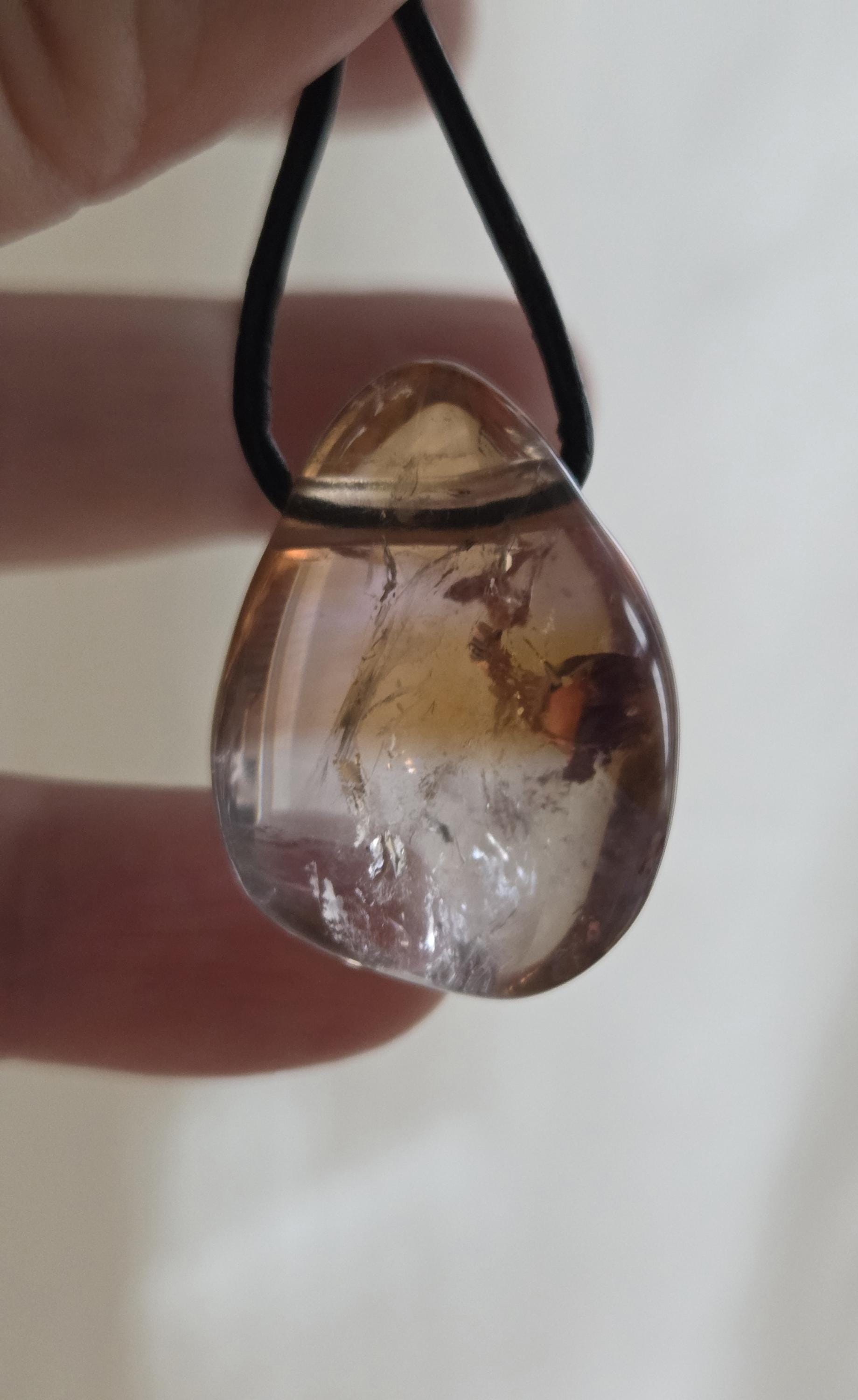 Ametrin Anhänger Amethyst mit Citrin, 30 x 21 x 12 mm, gebohrt, am Lederband, selten geworden!