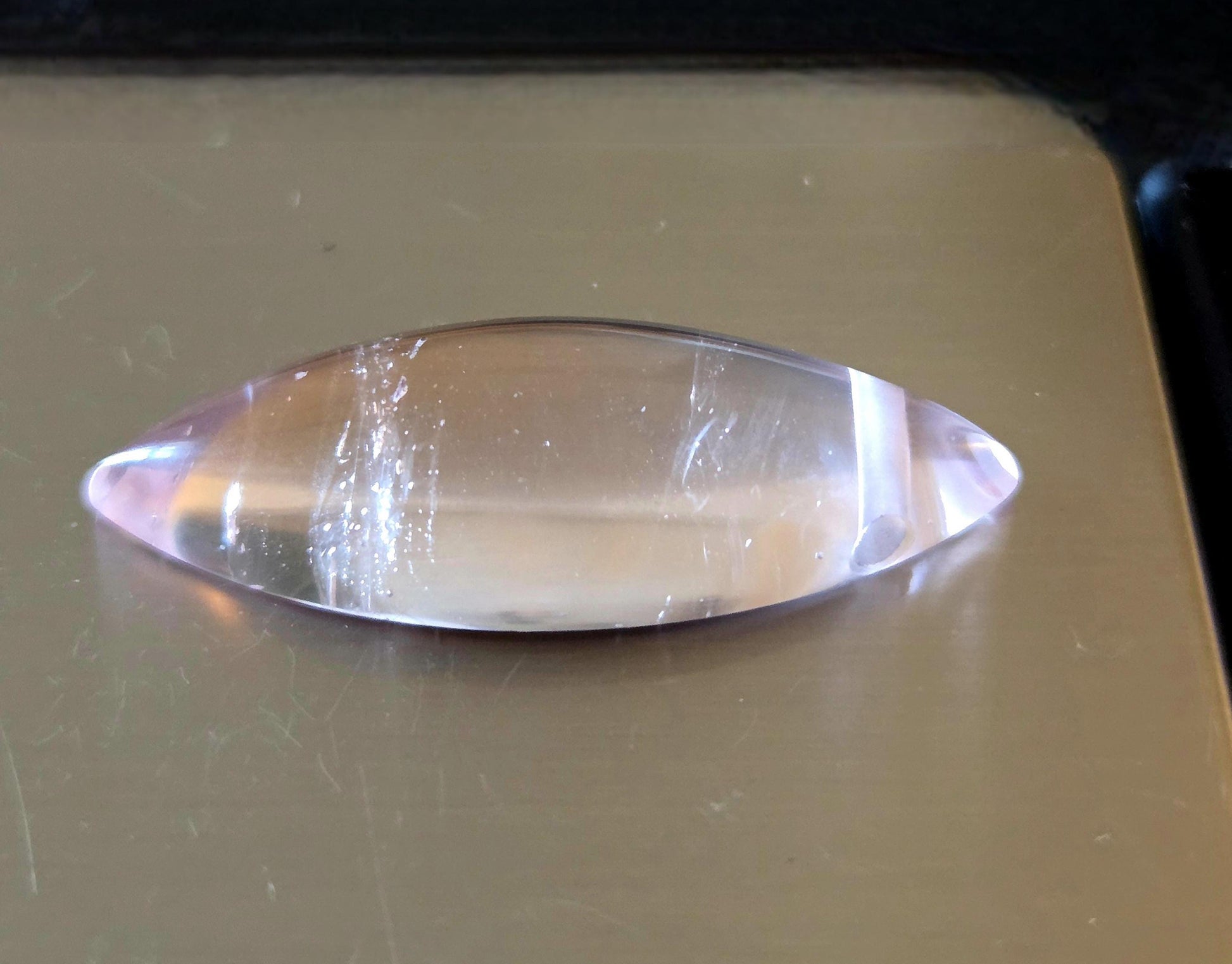 Morganit rosa Beryll Anhänger Navetteförmig, 33 x 15 x 8 mm, gebohrt, an verstellbarem Lederband