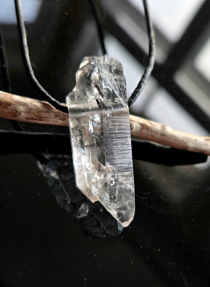 Magischer Lemurian Quarz Kristall Doppelender, Lemuria mit Yin Code, Kristallspitze Anhänger, gebohrt, mit tollem Innenleben Inclusen