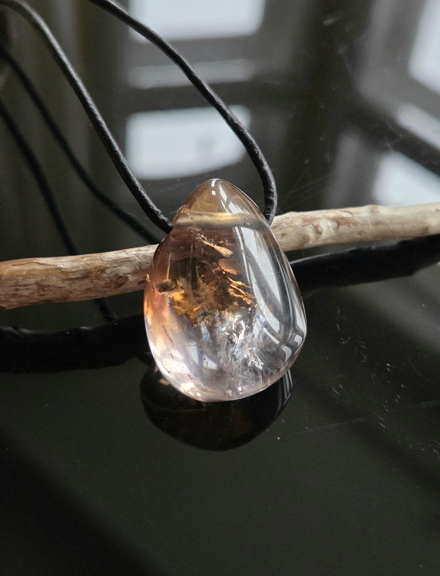 Ametrin Anhänger Amethyst mit Citrin, 30 x 21 x 12 mm, gebohrt, am Lederband, selten geworden!