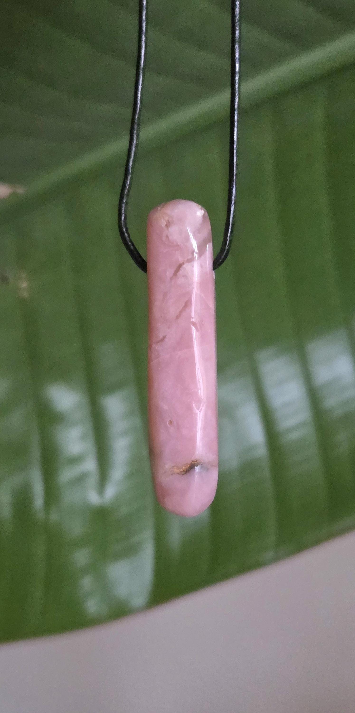 Opal aus Peru rosa Andenopal Anhänger, 53 x 12 x 11 mm, gebohrt, an verstellbarem Lederband, rosa Opal, pink Opal Peru