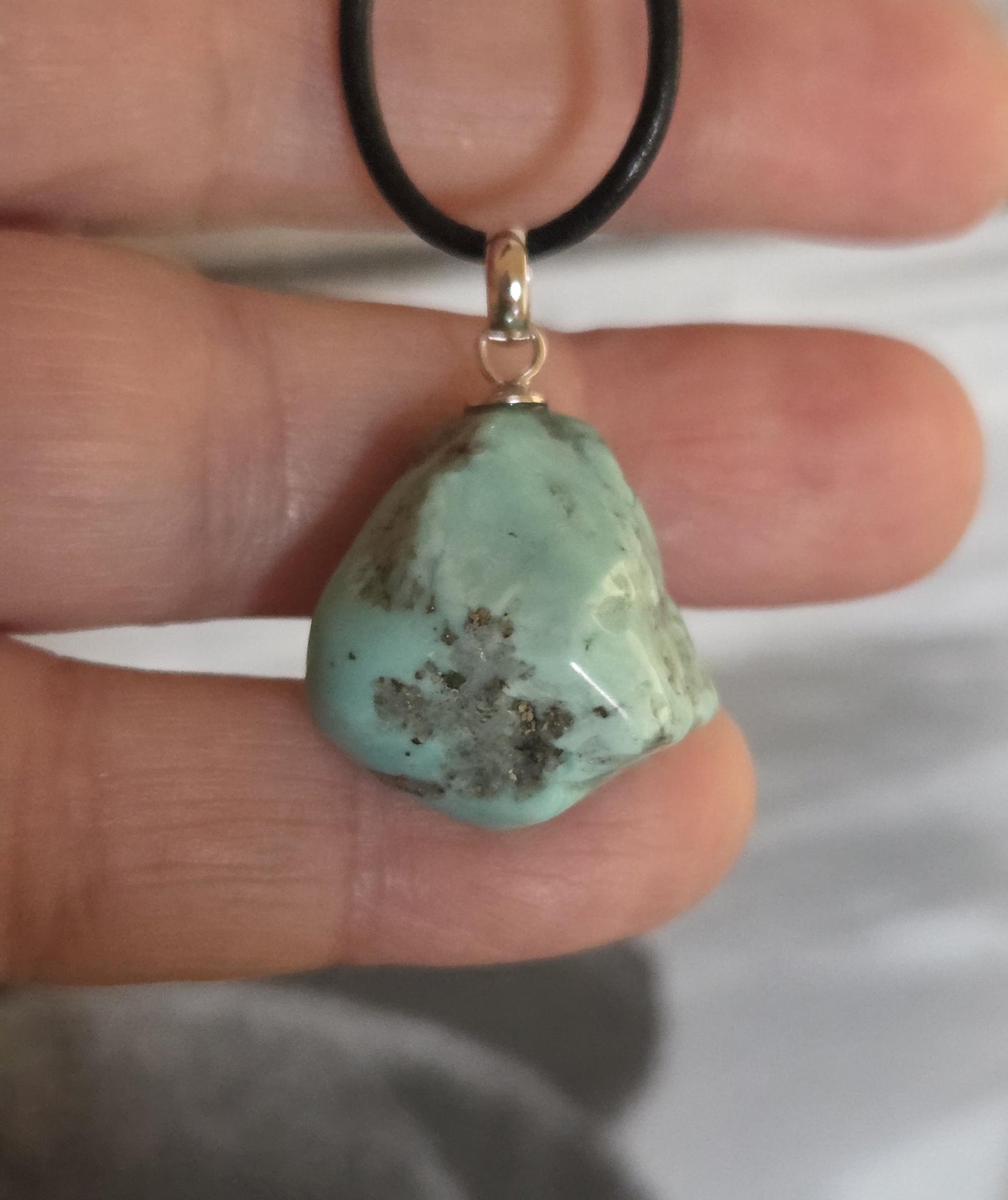 Echter hochwertiger Türkis Anhänger, an 925er Silber Sterling Silber Öse, an verstellbarem Lederband