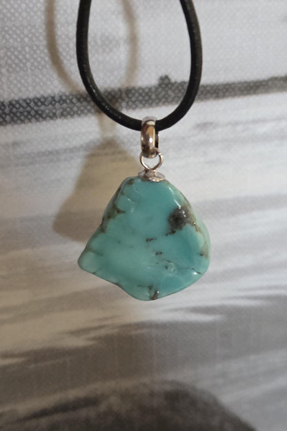 Echter hochwertiger Türkis Anhänger, an 925er Silber Sterling Silber Öse, an verstellbarem Lederband