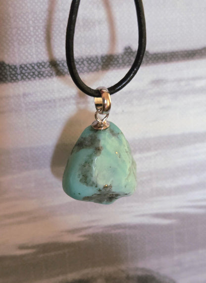 Echter hochwertiger Türkis Anhänger, an 925er Silber Sterling Silber Öse, an verstellbarem Lederband