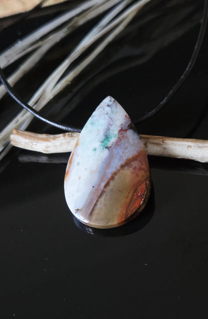 Rarität! Holzopal versteinertes opalisiertes Holz aus Indonesien, Anhänger, 39 x 24 x 8 mm, gebohrt, an verstellbarem Lederband