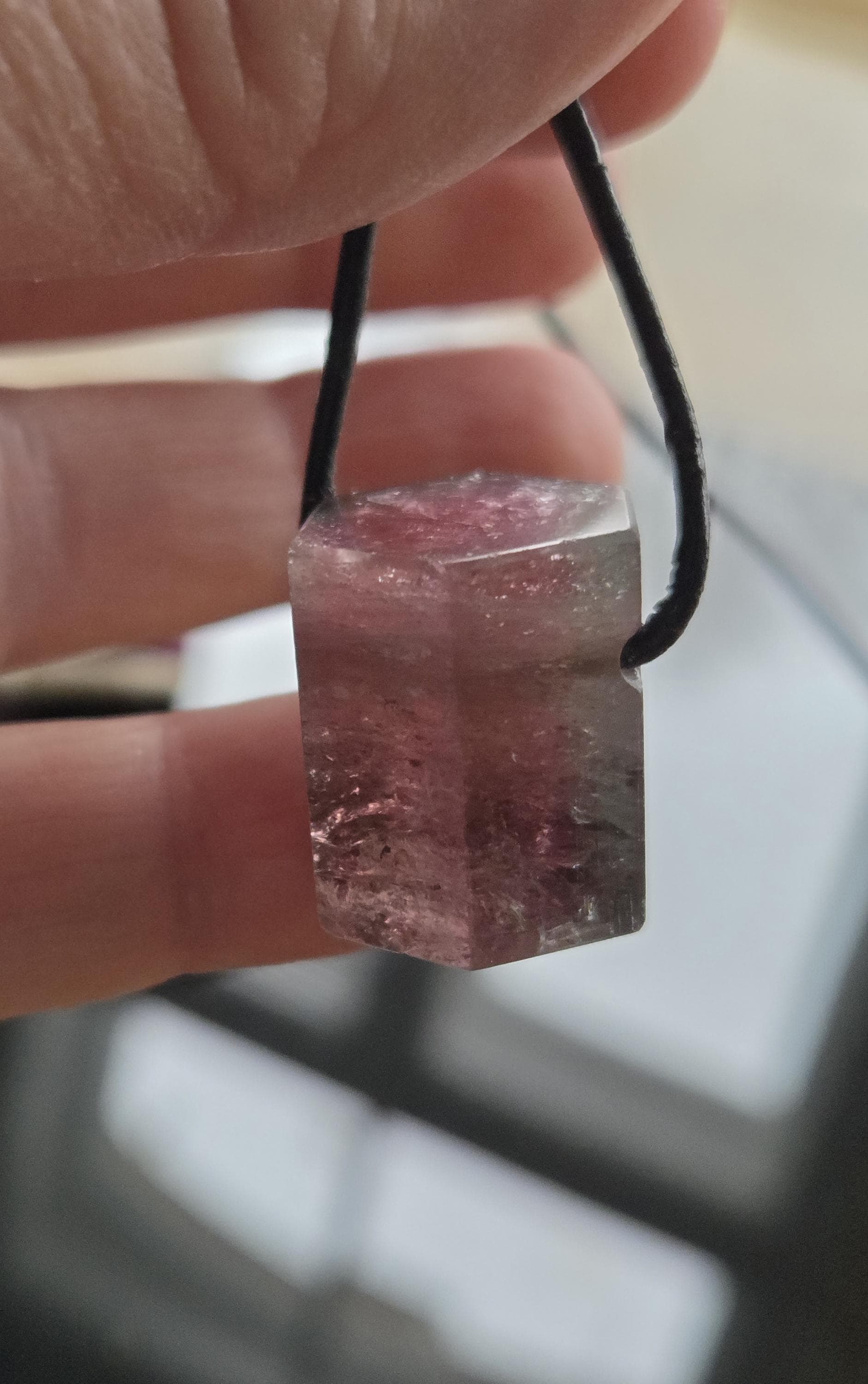 Wassermelonenturmalin Turmalin rot grün Bicolor Kristall Rubellit Verdelith Anhänger, 20 x 17 x 15 mm, gebohrt, an verstellbarem Lederband