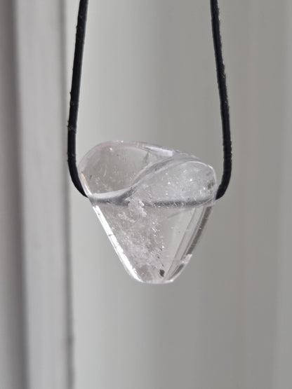 Hochqualitativer Morganit hell rosa Beryll selten Anhänger 30 x 27 x 12 mm, gebohrt an verstellbarem Lederband, Unikat