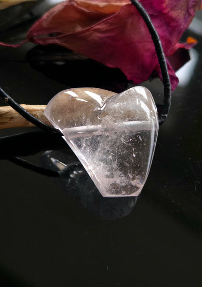 Hochqualitativer Morganit hell rosa Beryll selten Anhänger 30 x 27 x 12 mm, gebohrt an verstellbarem Lederband, Unikat