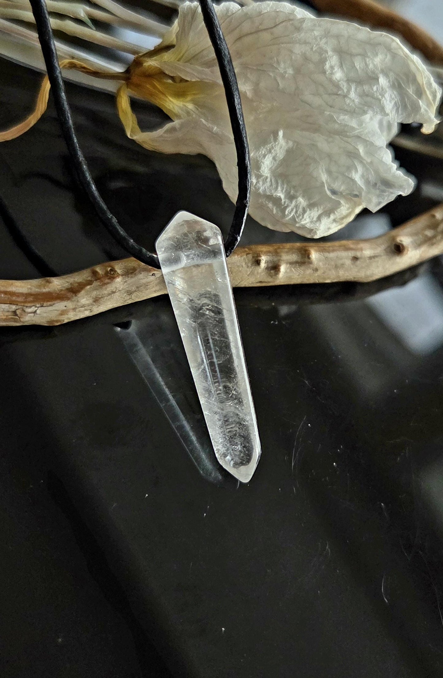 Bergkristall Spitze Doppelspitze Anhänger, 35 x 9 x 9 mm, gebohrt, an verstellbarem Lederband