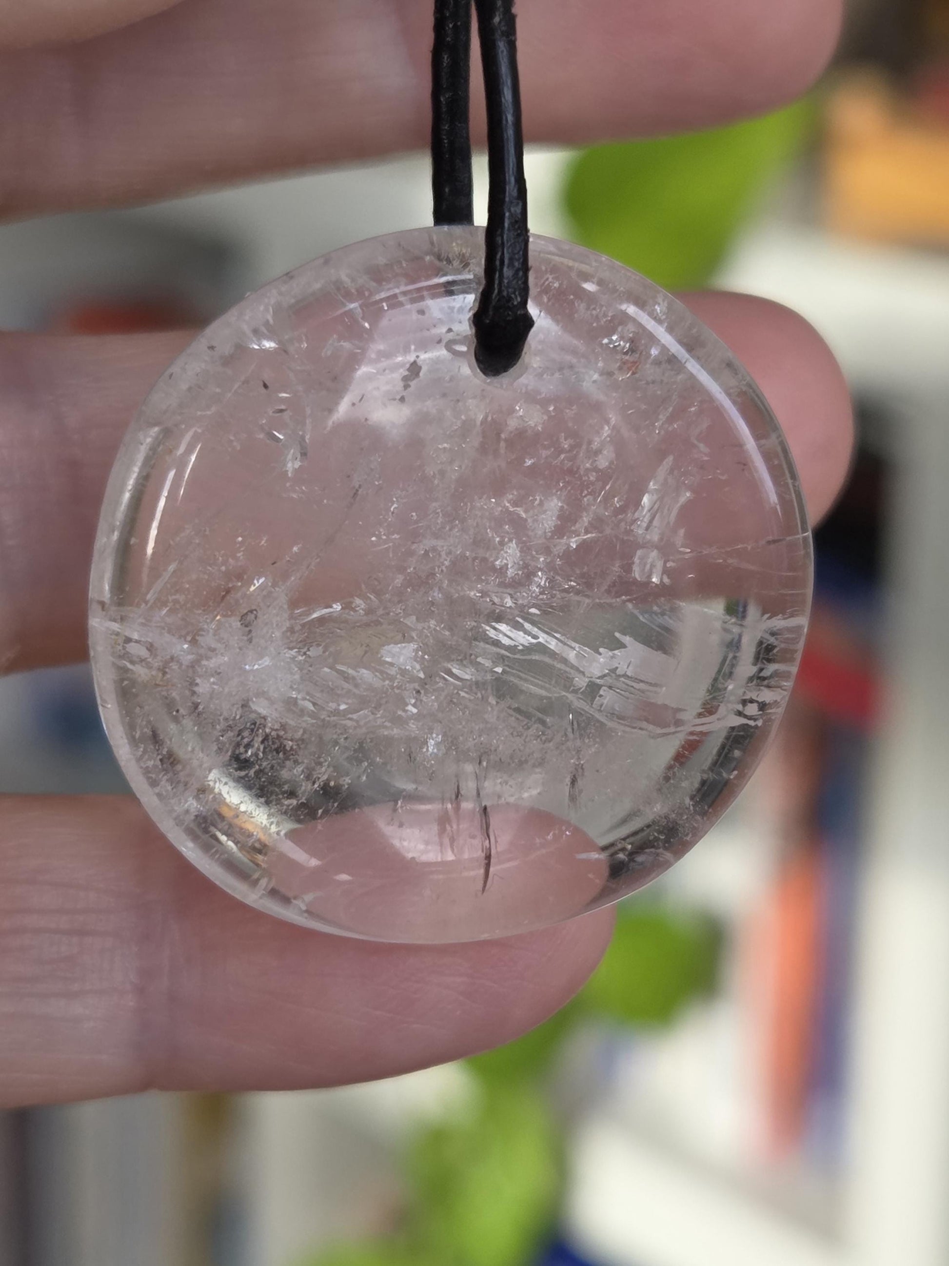 Toller, großer Bergkristall Phantamquarz Anhänger Scheibe, 33 x 33 x 9 mm, gebohrt, an verstellbarem Lederband, Mont Blanc