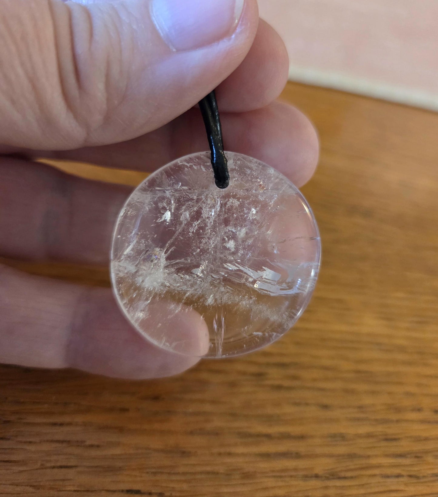 Toller, großer Bergkristall Phantamquarz Anhänger Scheibe, 33 x 33 x 9 mm, gebohrt, an verstellbarem Lederband, Mont Blanc