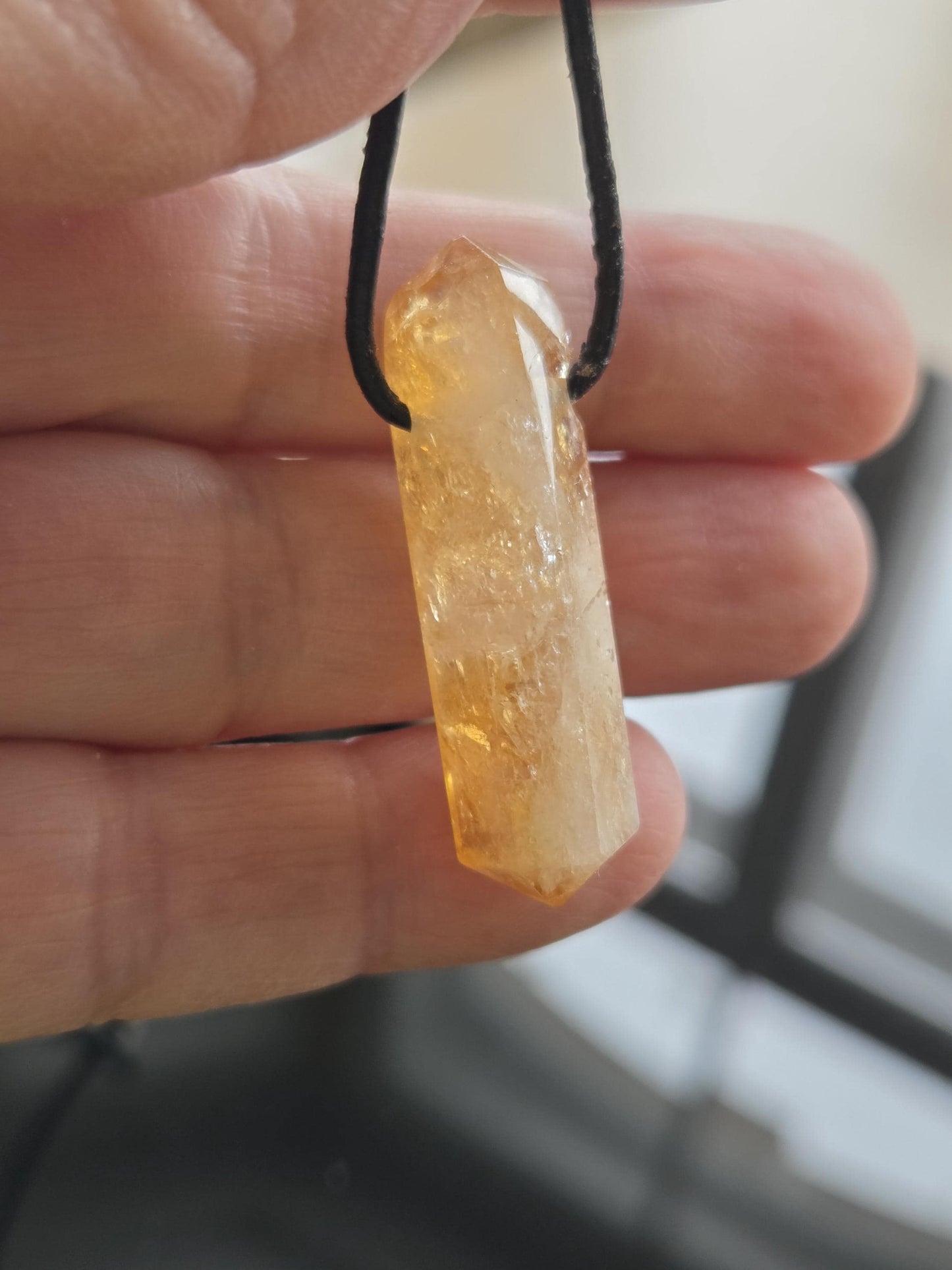 Citrin Kristall Spitze, Citrin Doppelender, Citrin Kristall Spitze, Anhänger, 38 x 10 x 11 mm, gebohrt, an verstellbarem Lederband, Zitrin