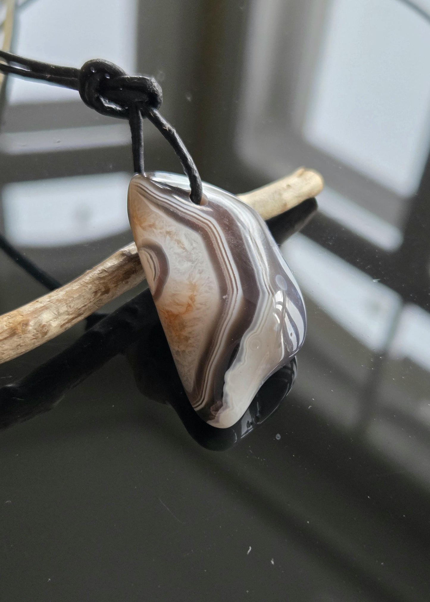 Toller Botswana Achat mit Ocean Achat, Anhänger 39 x 25 x 15 mm, gebohrt, an verstellbarem Lederband