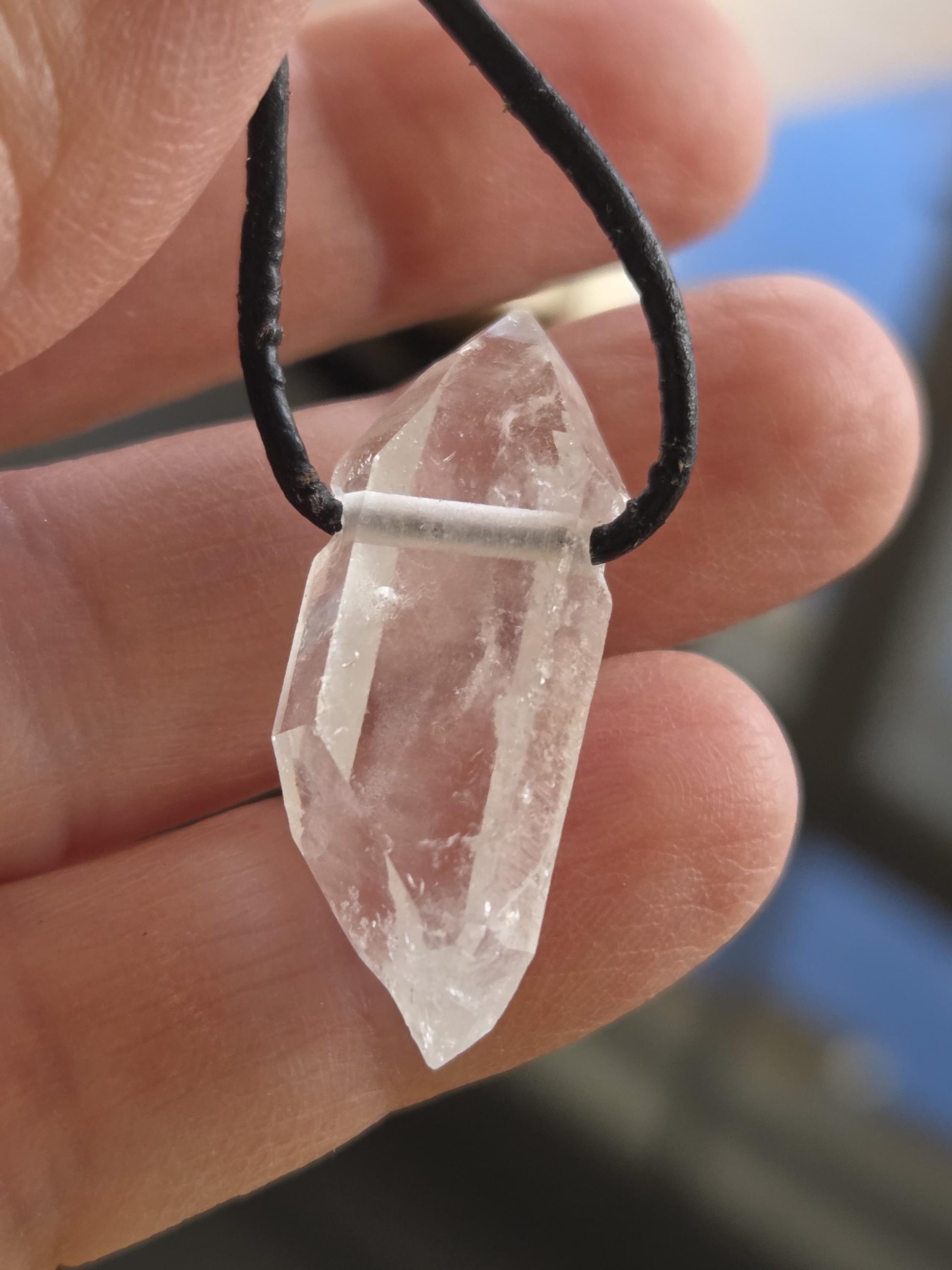 Orginal Herkimer Diamant Bergkristall Doppelender Doppelspitze Anhänger 31 x 13 x 10 mm, gebohrt, an verstellbarem Lederband