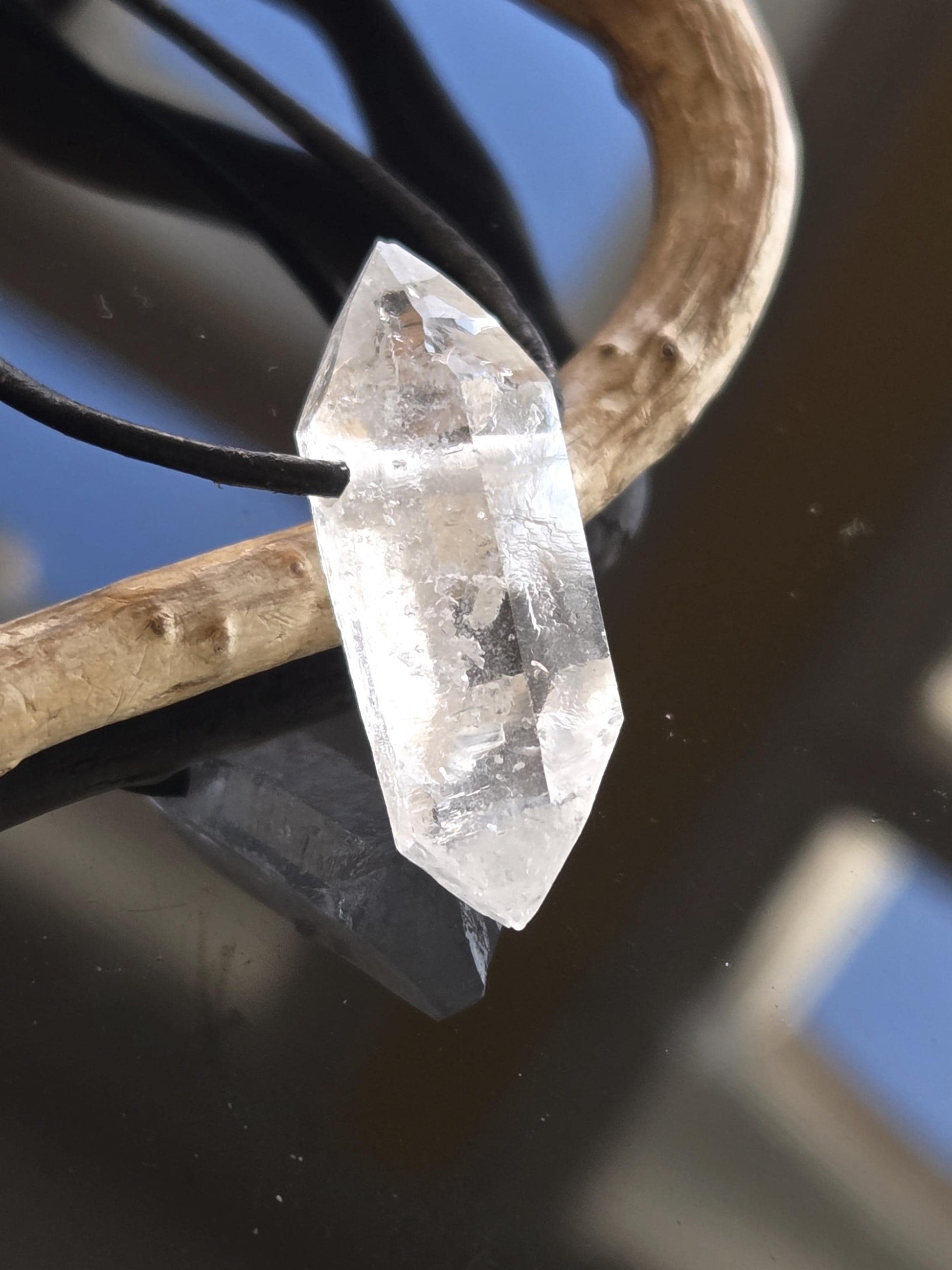 Orginal Herkimer Diamant Bergkristall Doppelender Doppelspitze Anhänger 31 x 13 x 10 mm, gebohrt, an verstellbarem Lederband