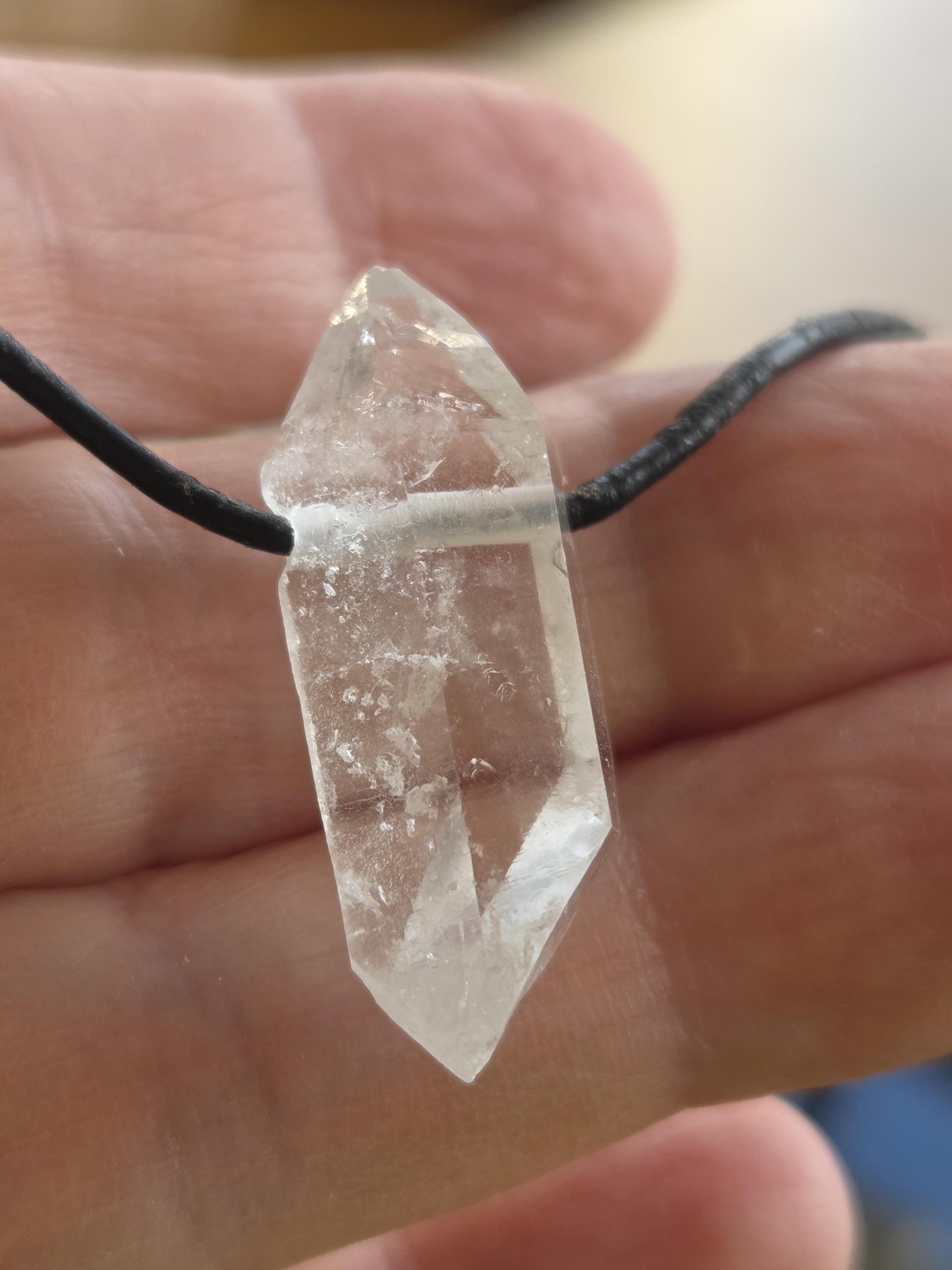 Orginal Herkimer Diamant Bergkristall Doppelender Doppelspitze Anhänger 31 x 13 x 10 mm, gebohrt, an verstellbarem Lederband