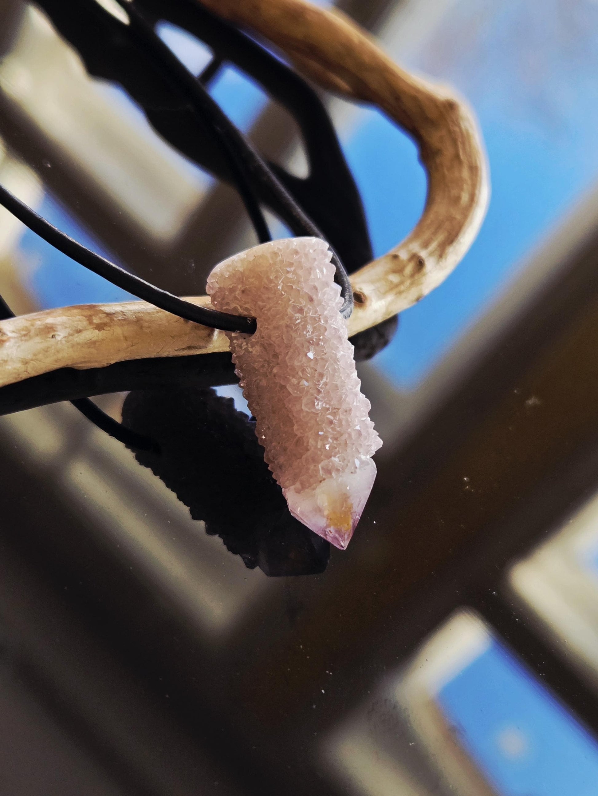 Spirit Quarz Kaktus Quarz Kristall Spitze Anhänger, 30 x 14 x 12 mm, gebohrt, an verstellbarem Lederband