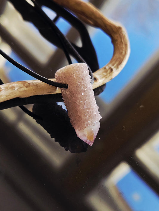 Spirit Quarz Kaktus Quarz Kristall Spitze Anhänger, 30 x 14 x 12 mm, gebohrt, an verstellbarem Lederband