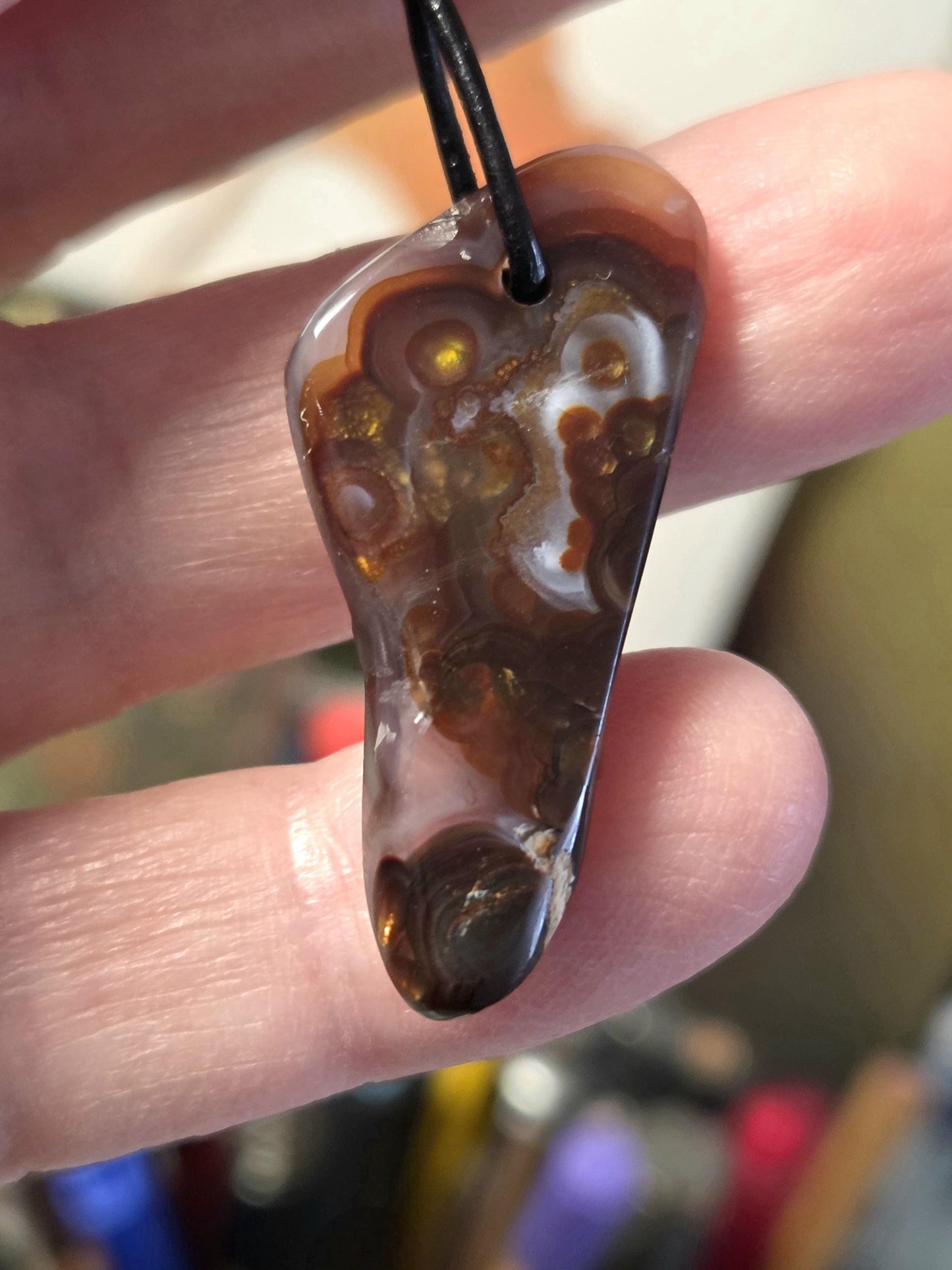 Magischer mexikanischer Feuerachat Feuer Achat Anhänger, 35 x 16 x 6 mm, gebohrt, an verstellbarem Lederband