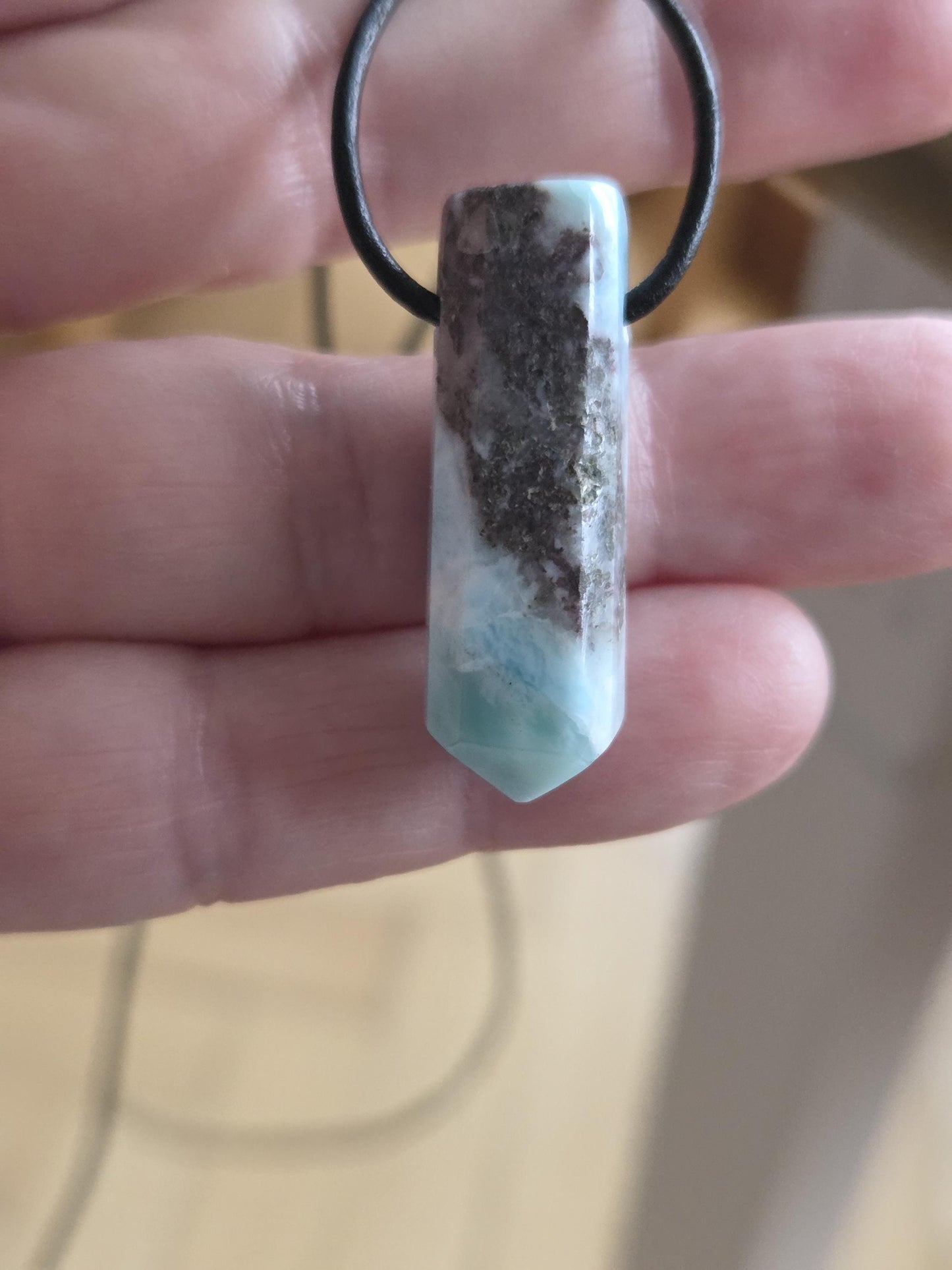 Larimar Atlantis Stein Stäbchen Kristall Spitze Anhänger, 35 x 12 x 9 mm, gebohrt, Larimar Anhänger, gebohrt, an verstellbarem Lederband