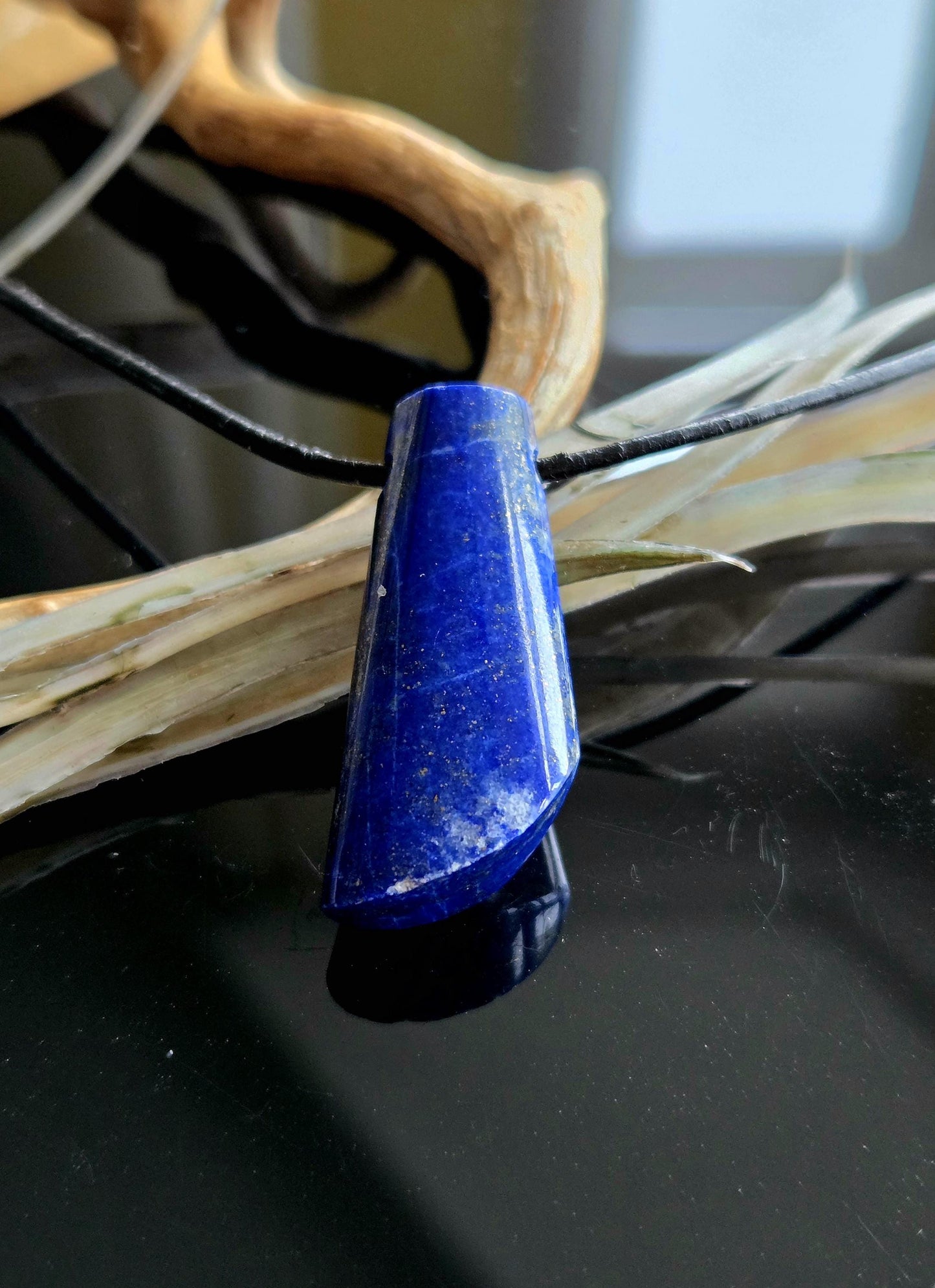 Lapislazuli Lapis Lazuli Anhänger, Stein der Engel, 34 x 17 x 8 mm, gebohrt, an verstellbarem Lederband