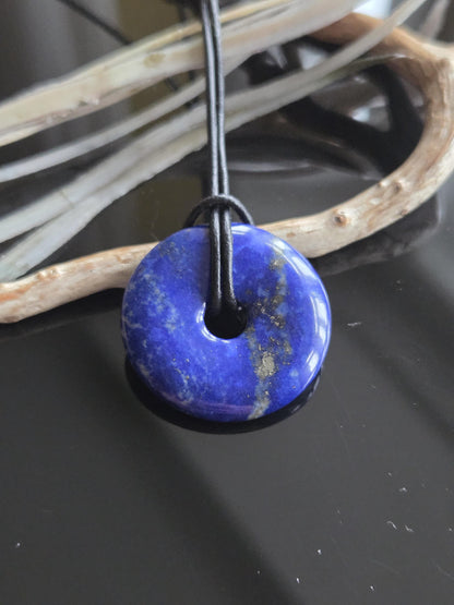 Lapislazuli Lapis Lazuli Donut Anhänger, Stein der Engel, 39 x 30 x 5 mm, gebohrt, an verstellbarem Lederband
