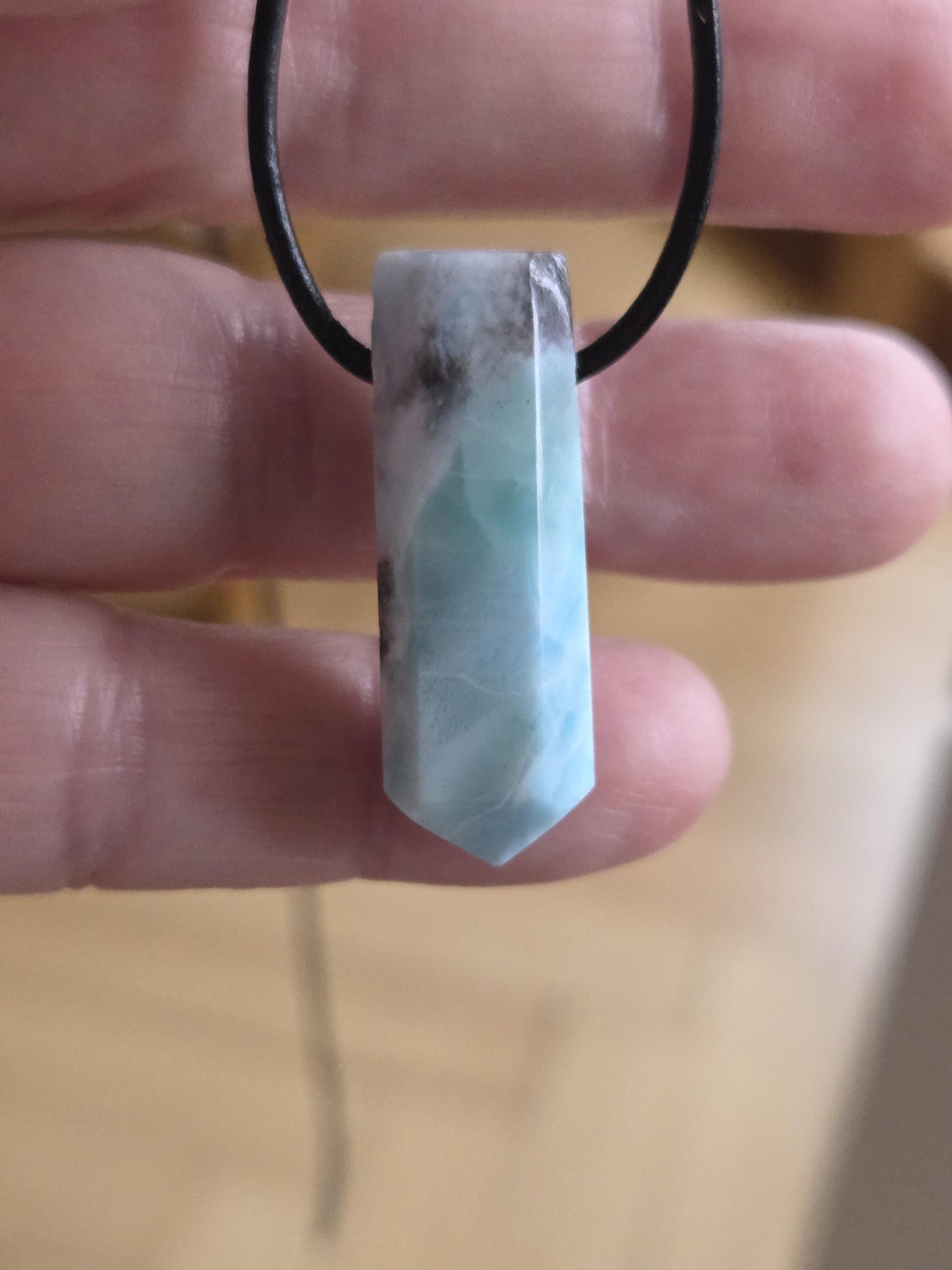 Larimar Atlantis Stein Stäbchen Kristall Spitze Anhänger, 35 x 12 x 9 mm, gebohrt, Larimar Anhänger, gebohrt, an verstellbarem Lederband