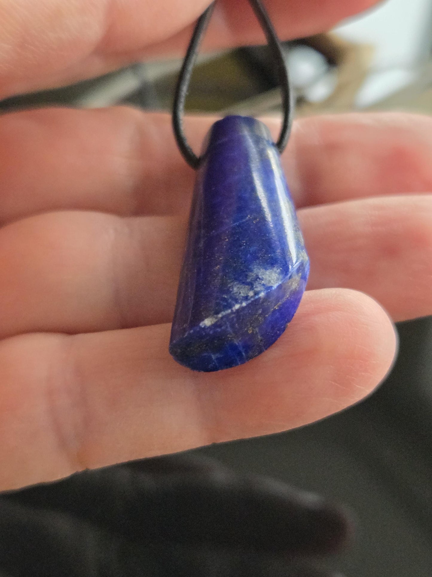 Lapislazuli Lapis Lazuli Anhänger, Stein der Engel, 34 x 17 x 8 mm, gebohrt, an verstellbarem Lederband