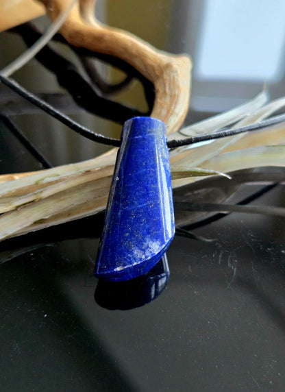 Lapislazuli Lapis Lazuli Anhänger, Stein der Engel, 34 x 17 x 8 mm, gebohrt, an verstellbarem Lederband
