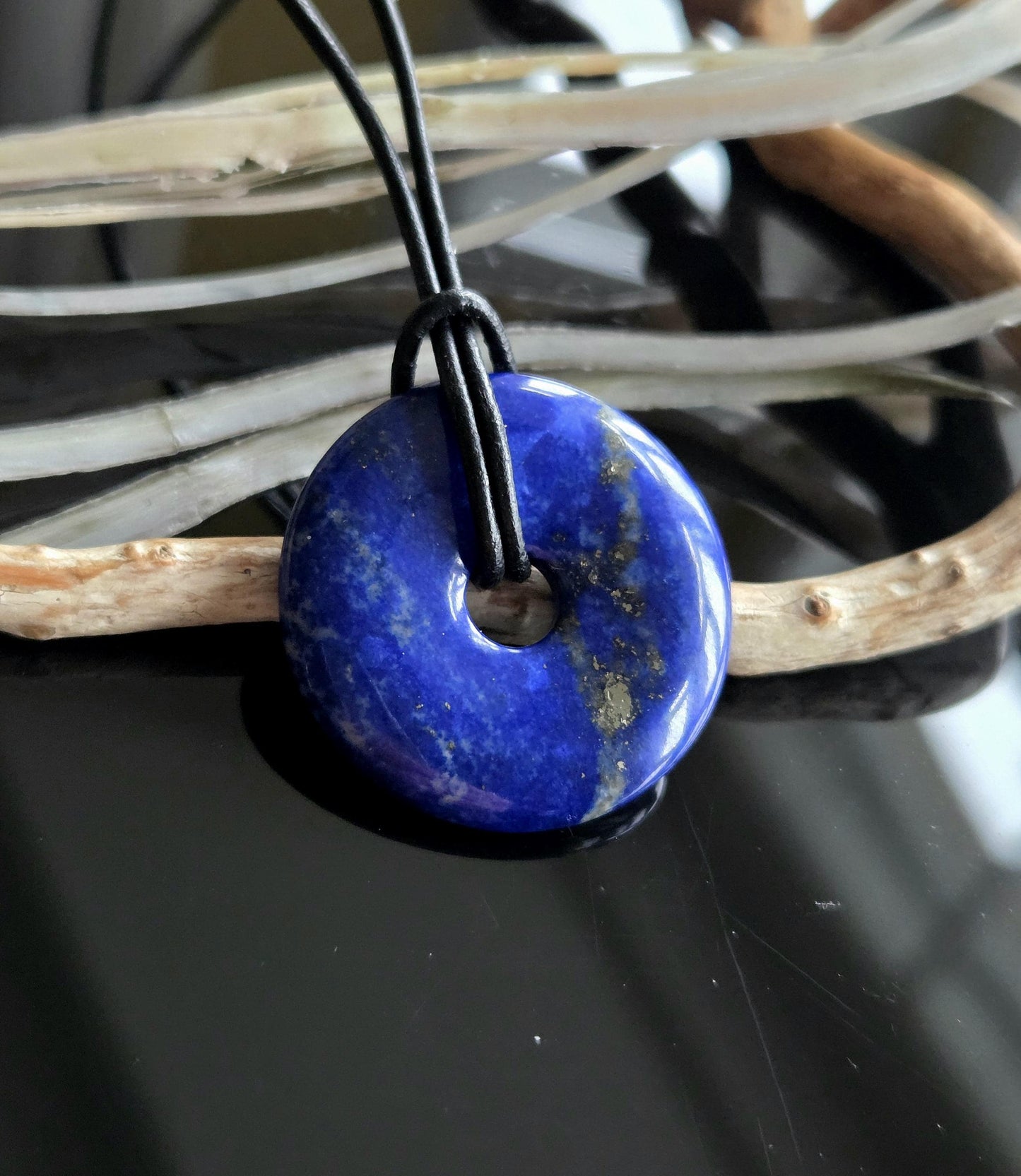 Lapislazuli Lapis Lazuli Donut Anhänger, Stein der Engel, 39 x 30 x 5 mm, gebohrt, an verstellbarem Lederband