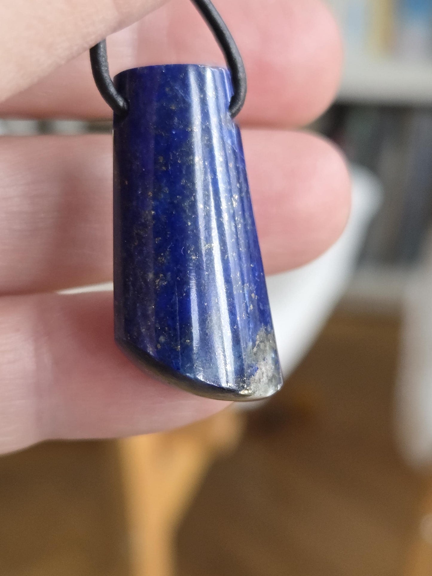 Lapislazuli Lapis Lazuli Anhänger, Stein der Engel, 30 x 16 x 9 mm, gebohrt, an verstellbarem Lederband