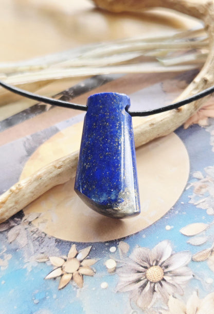 Lapislazuli Lapis Lazuli Anhänger, Stein der Engel, 30 x 16 x 9 mm, gebohrt, an verstellbarem Lederband
