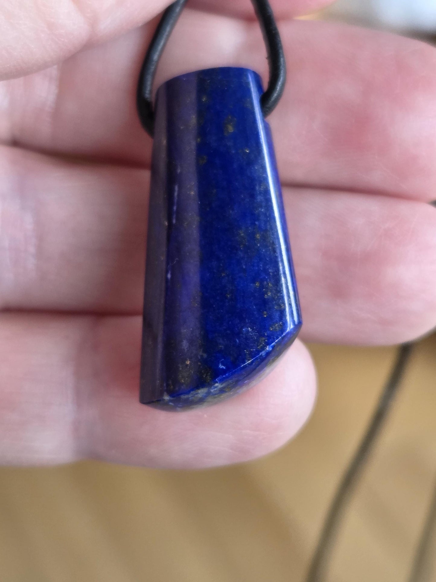 Lapislazuli Lapis Lazuli Anhänger, Stein der Engel, 30 x 16 x 9 mm, gebohrt, an verstellbarem Lederband