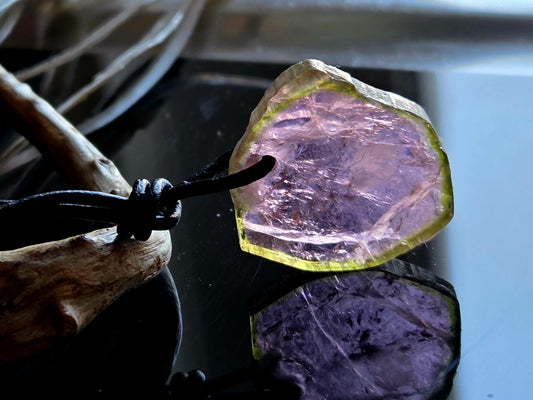 Turmalin Scheibe bicolor rosa grün, Wassermelonen Turmalin Scheibchen, Anhänger, 26 x 25 x 5 mm, gebohrt, an verstellbarem Lederband