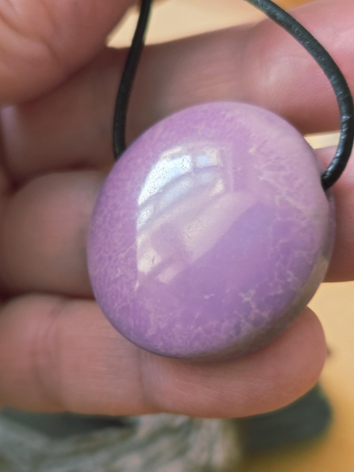 Rarität Phosphosiderit aus der Atacama Wüste Chile, Anhänger, 31 x 31 x 8 mm, gebohrt, an verstellbarem Lederband