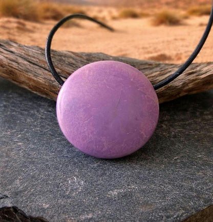 Rarität Phosphosiderit aus der Atacama Wüste Chile, Anhänger, 31 x 31 x 8 mm, gebohrt, an verstellbarem Lederband