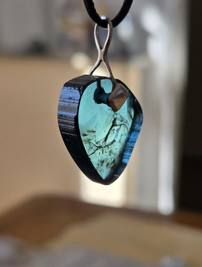 Turmalin blau Indigolith Indigolith Rohstein Scheibe Anhänger, an 925er Silber Öse, an verstellbarem Lederband