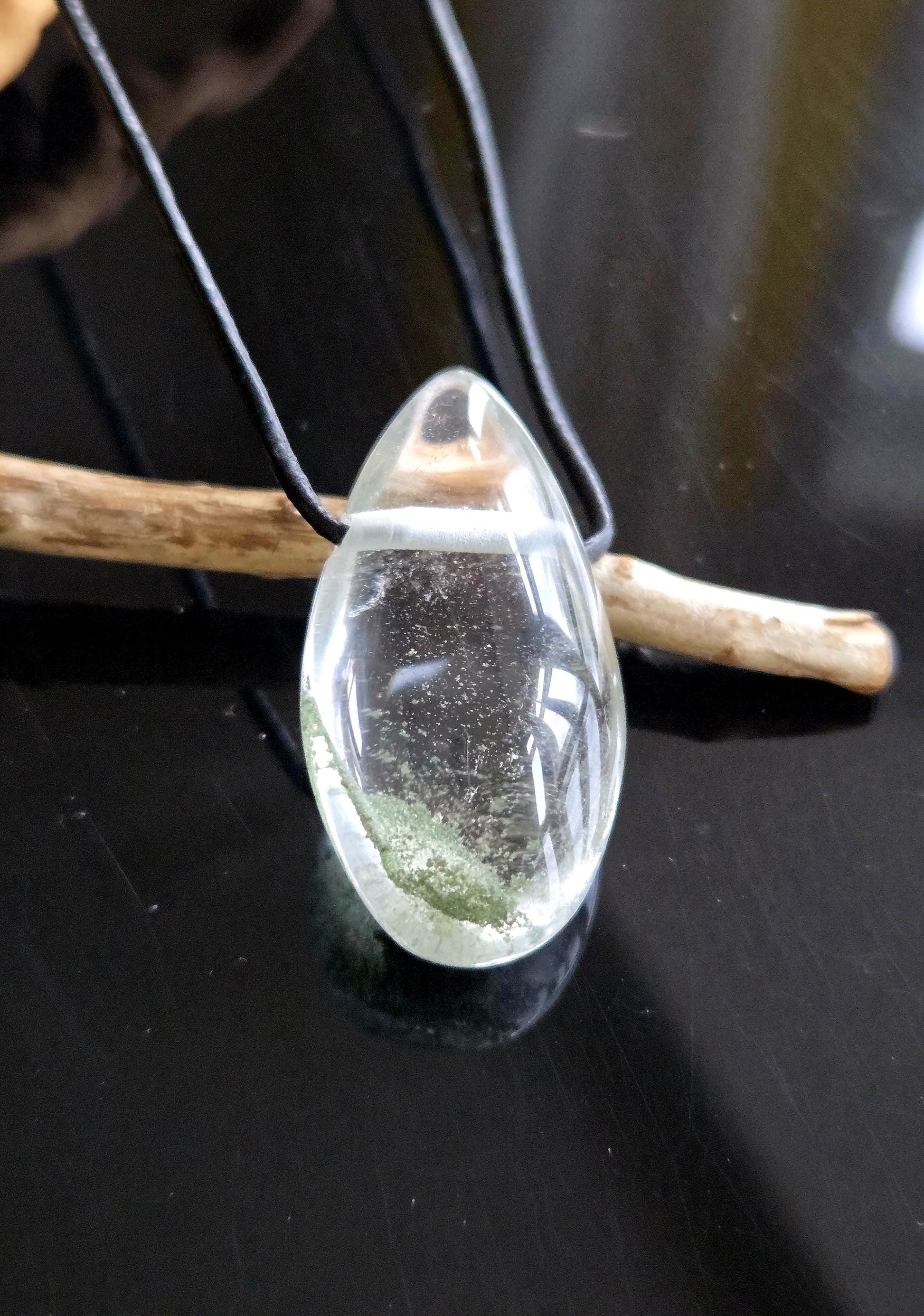 Lodolith Schamanenstein Bergkristall Inclusen Quarz, 36 x 21 x 16 mm, gebohrt, an verstellbarem Lederband