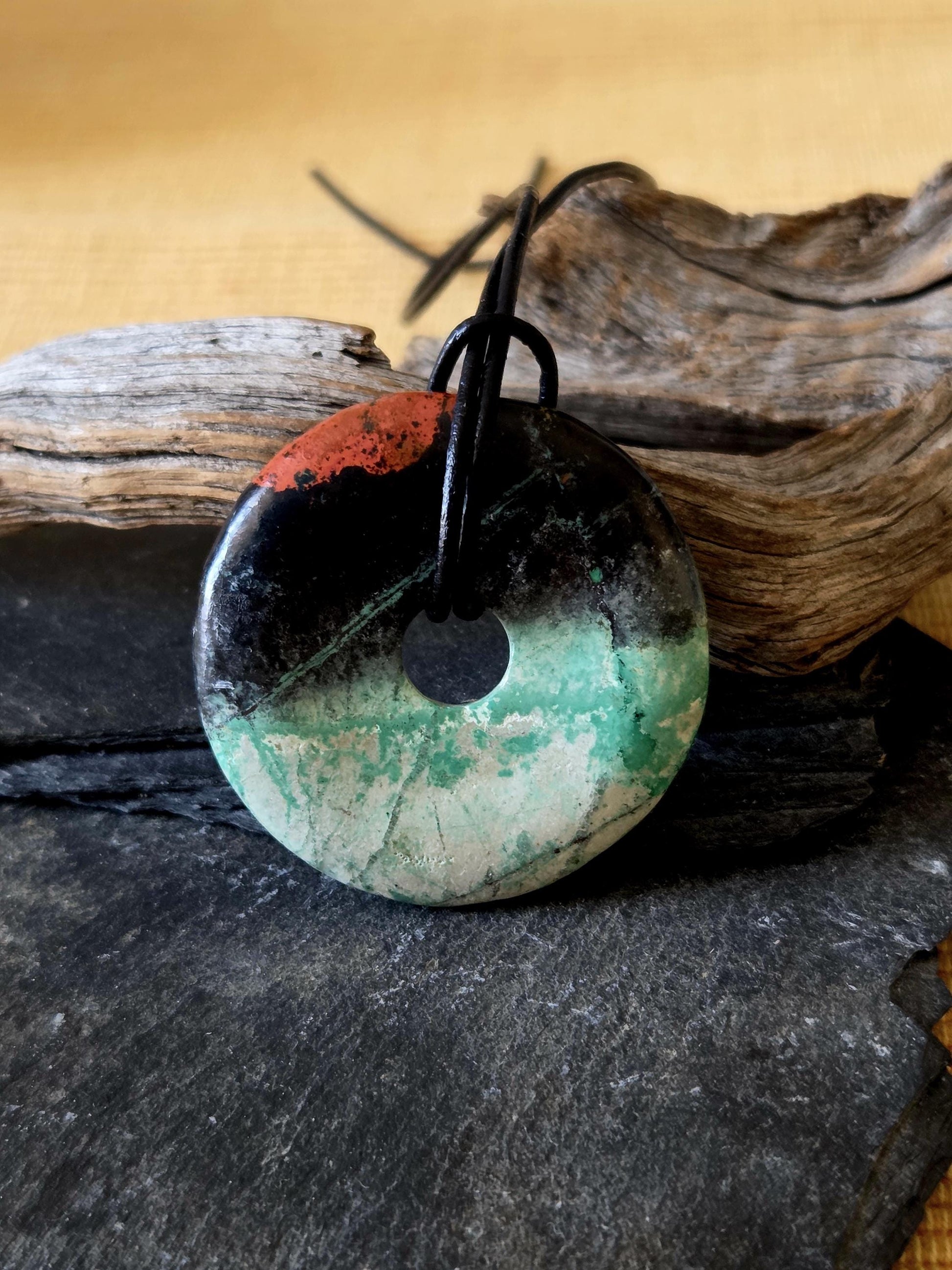 Seltener, schöner Sonora Sunrise, Cuprit mit Chrysokoll, Donut Anhänger groß, 40 x 7 mm