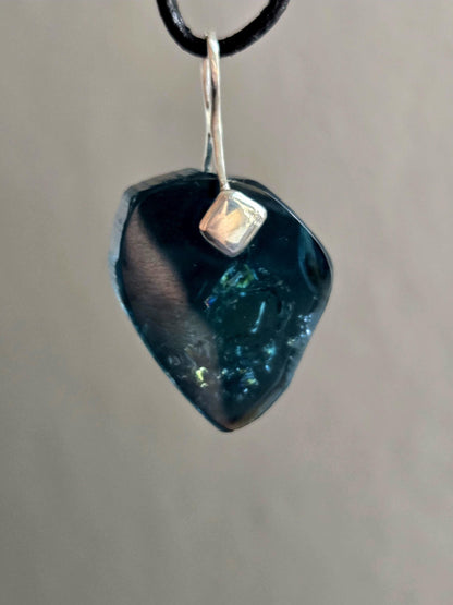 Turmalin blau Indigolith Indigolith Rohstein Scheibe Anhänger, an 925er Silber Öse, an verstellbarem Lederband