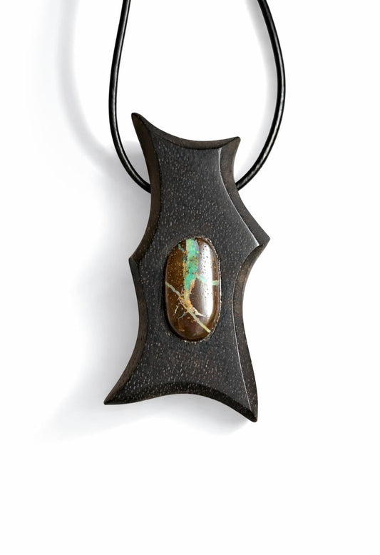 Ebenholz mit Boulder Opal, Opal Holz Anhänger, 41 x 20 x 10 mm, gebohrt, an verstellbarem Lederband