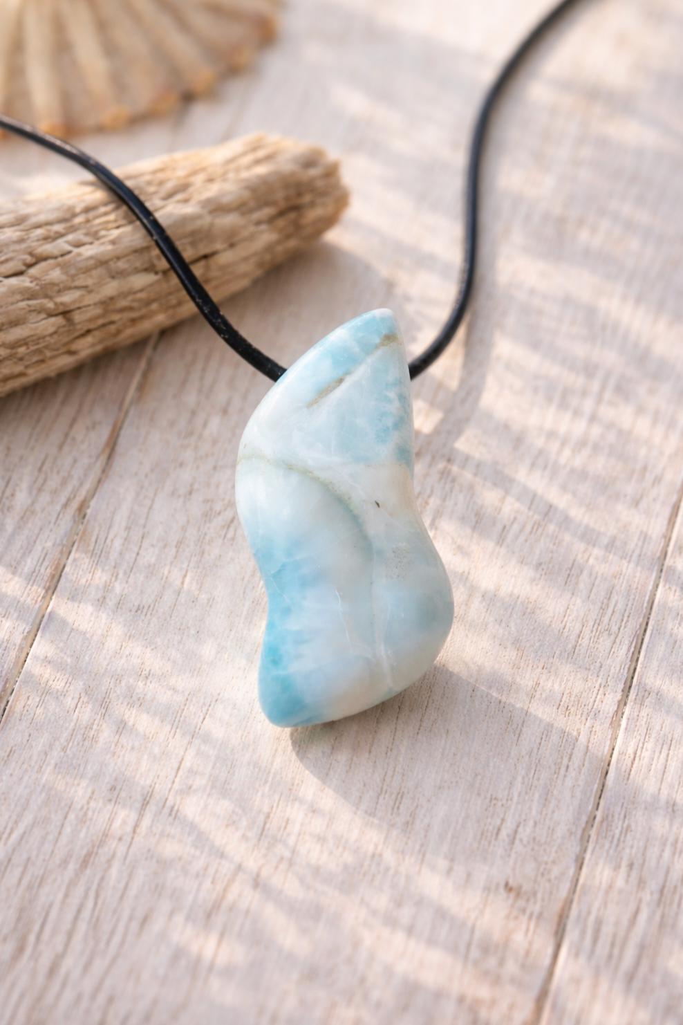 Schön gezeichneter Larimar, Atlantis Stein Anhänger, 38 x 17 x 11 mm, gebohrt, Larimar Anhänger, gebohrt, an verstellbarem Lederband