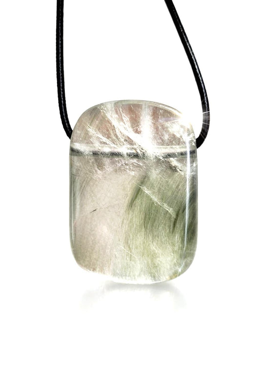 Aktinolith Rutil in Rauchquarz Quarz Grüner Rutilquarz Anhänger, 40 x 30 x 9 mm, gebohrt, an verstellbarem Lederband