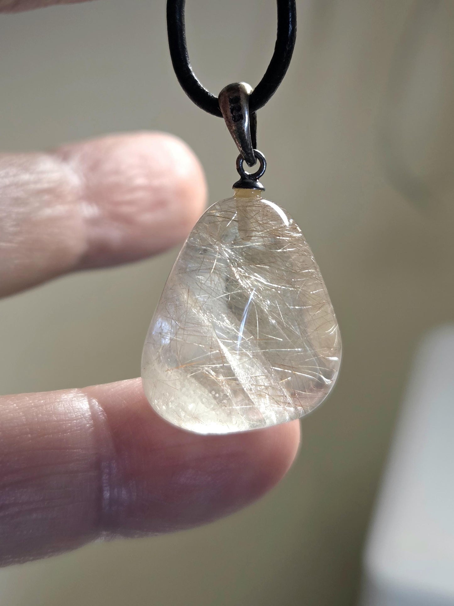 Gold Rutil Quarz, Rutilquarz Goldrutilquarz Anhänger, mit 925erSilberÖse, an verstellbarem Lederband