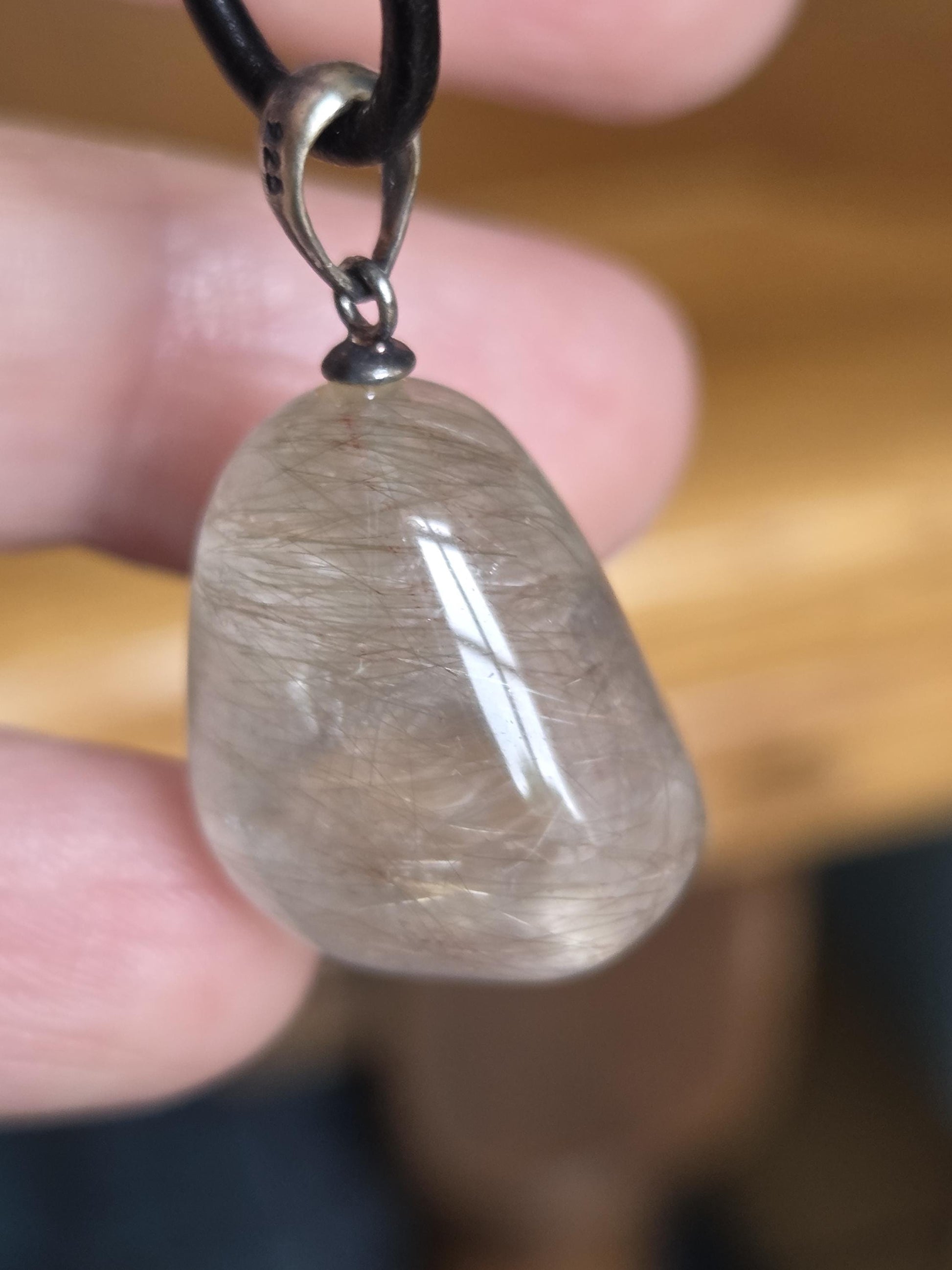 Gold Rutil Quarz, Rutilquarz Goldrutilquarz Anhänger, mit 925erSilberÖse, an verstellbarem Lederband